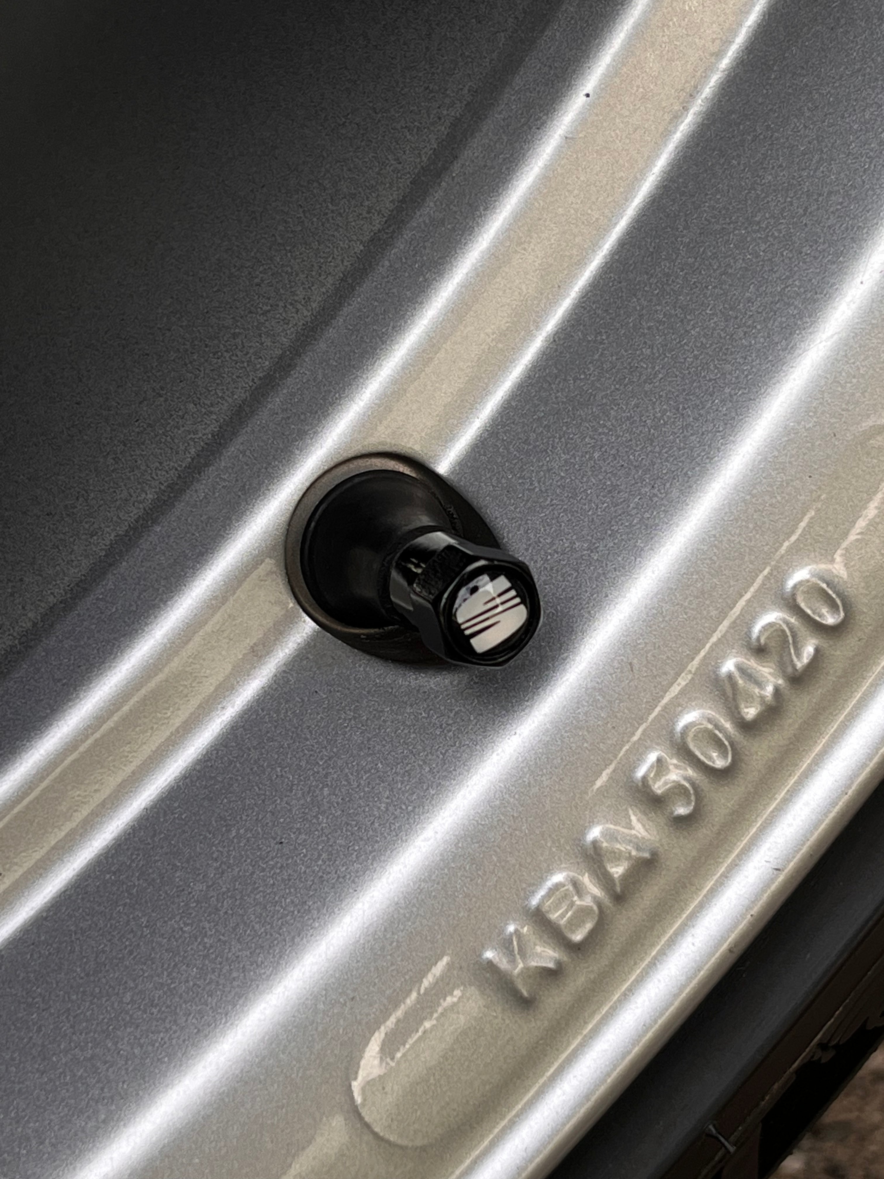 SEAT Ventilhætter, Sort, sæt med 4 stk. - BilligStyling