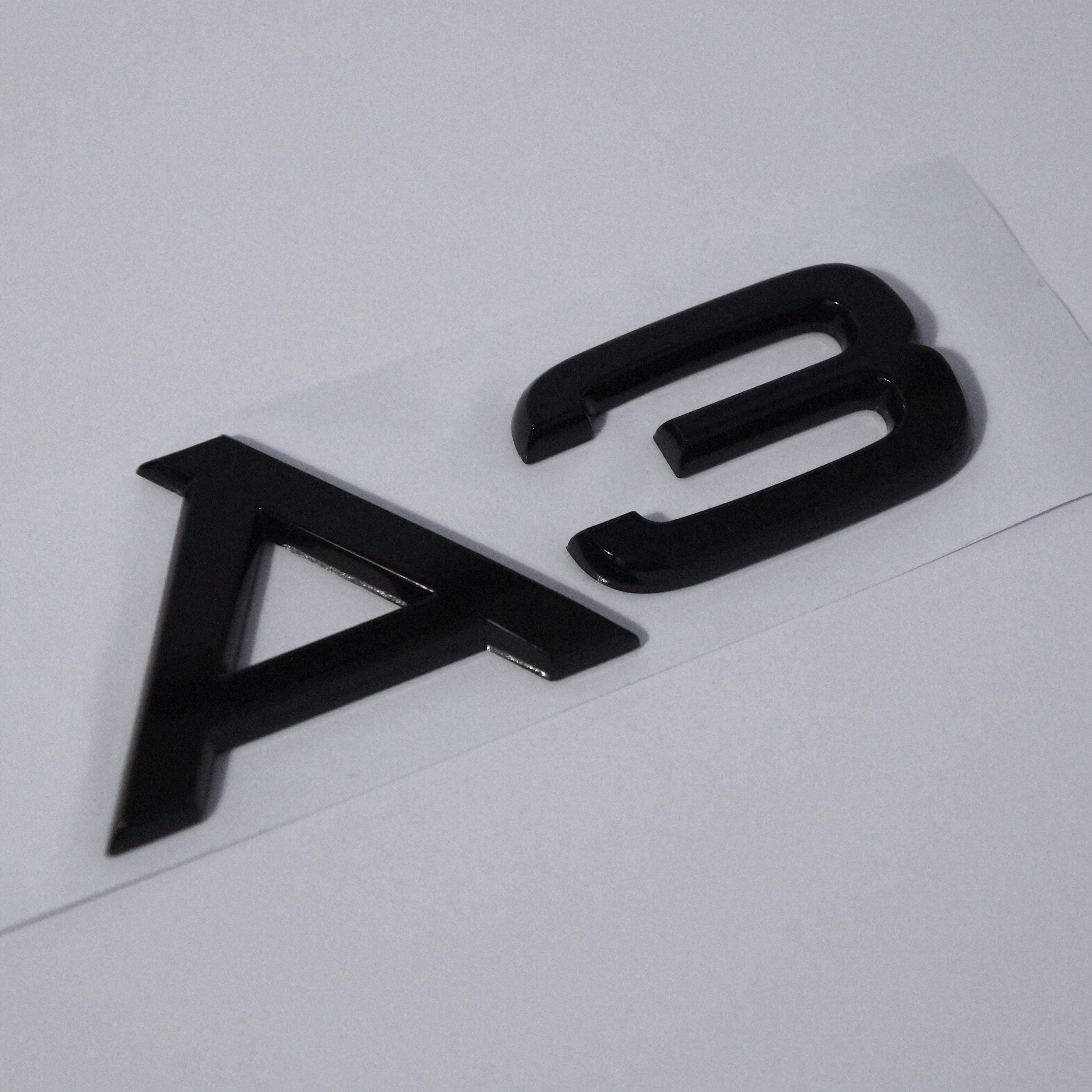 Audi A3 modelbetegnelse i sort - BilligStyling