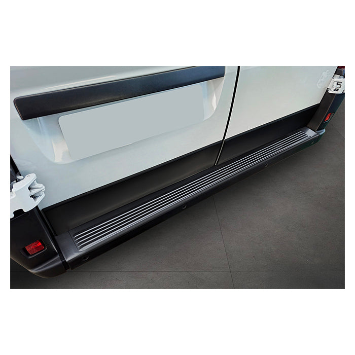 Læssekantbeskytter Ducato,Movano,Proace Max 2023- Sort avisa