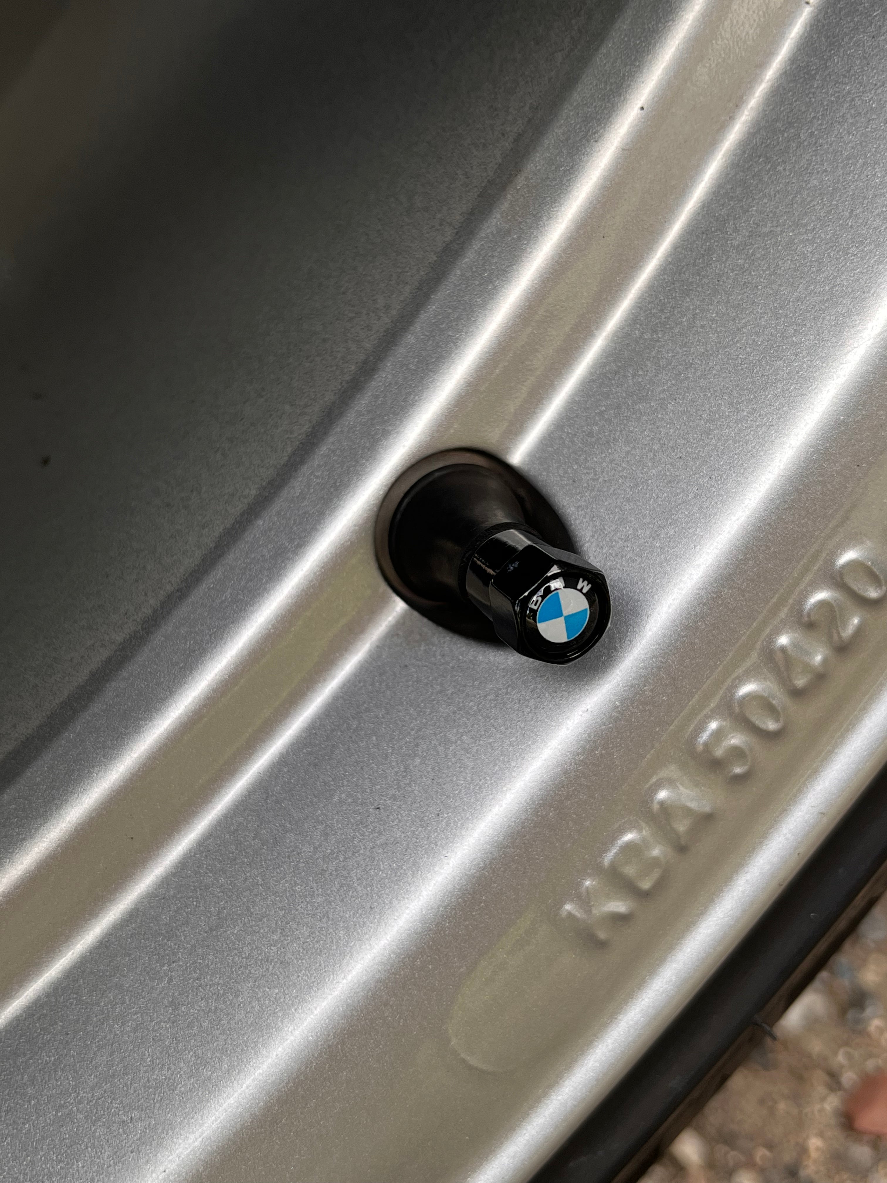 BMW Ventilhætter, Sort, sæt med 4 stk. - BilligStyling