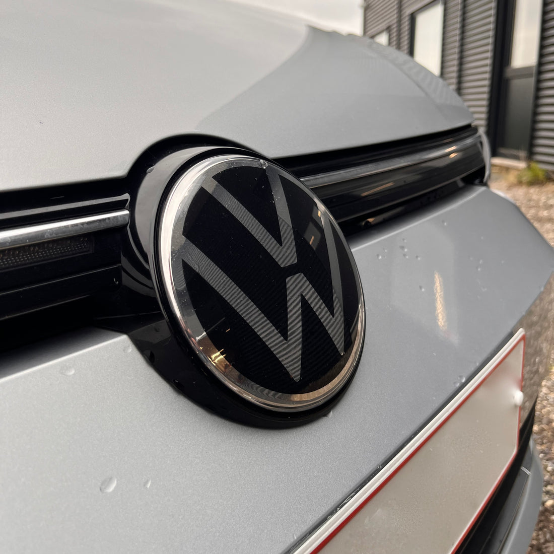 Volkswagen Golf 7 emblem, Sort, Front - BilligStyling