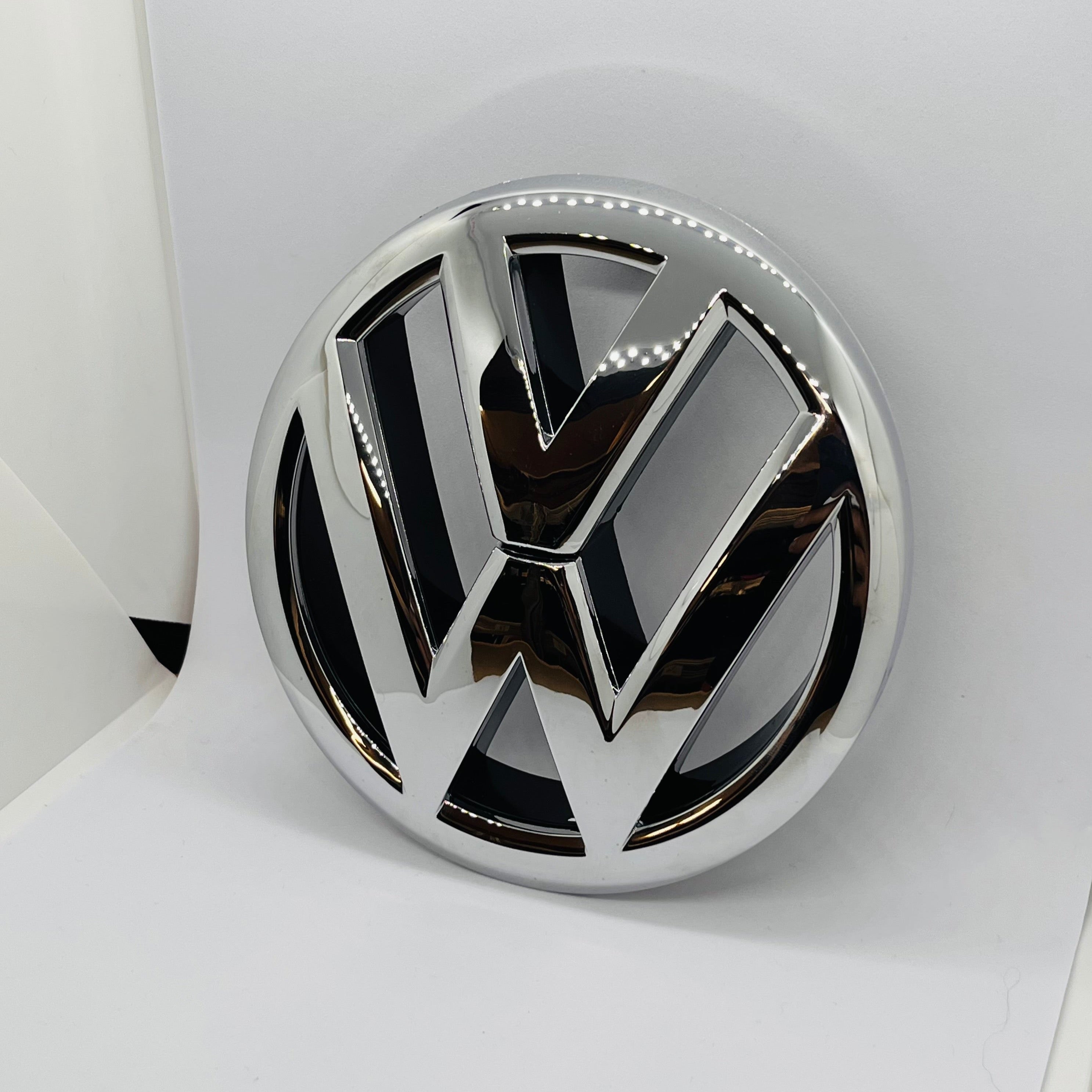 Volkswagen Golf 6 emblem, Sølv, Front 135mm - BilligStyling